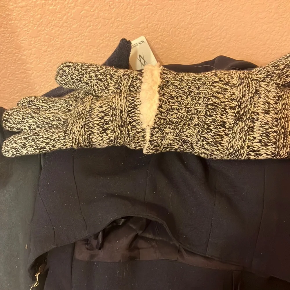 FINAL MARKDOWN Ladies lined gloves nwt